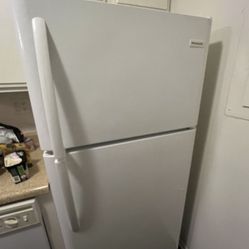 Frigidaire Fridge / Refrigerator/ Refrigerador 