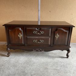 Vintage Lane Cedar Chest