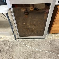 Magic Chef Wine Fridge- Excellent Condition