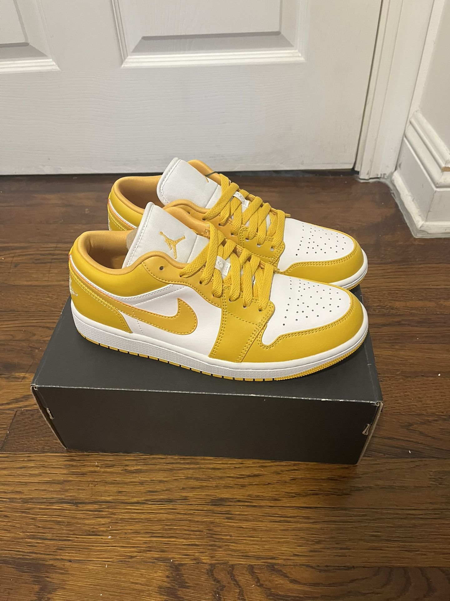 Nike Air Jordan 1 Low White/Pollen Size 9
