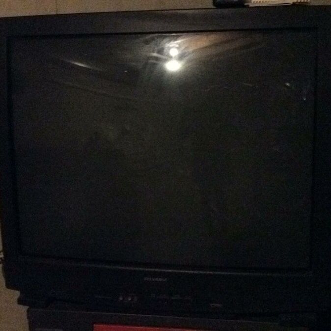 Tv. Sylvania color.
