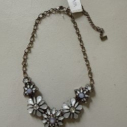 Beautiful VIVI floral gem necklace