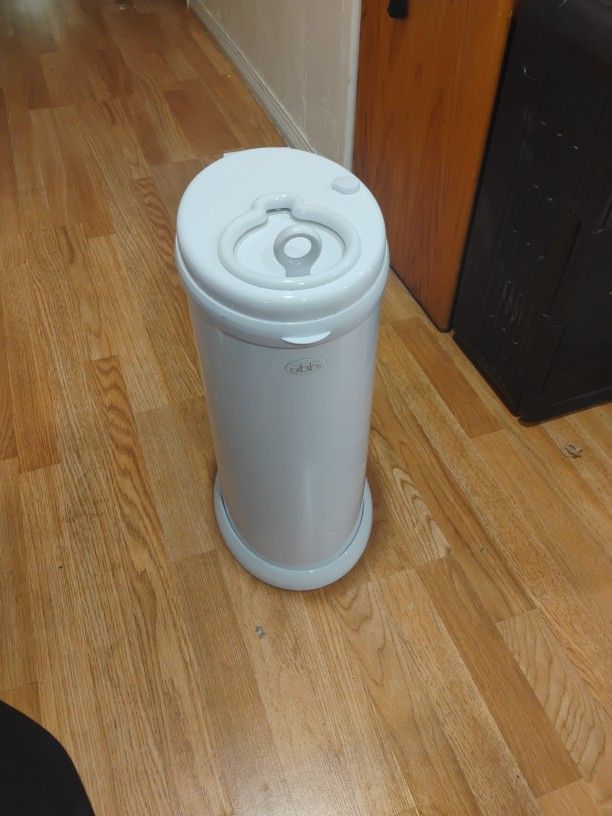 Steel Diaper Pail, Ubbi
