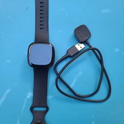 Fitbit Versa 3 - Reloj inteligente para salud y fitness con GPS, frecuencia cardíaca 24/7, Alexa integrada, batería de más de 6 días, negro/negro, tal