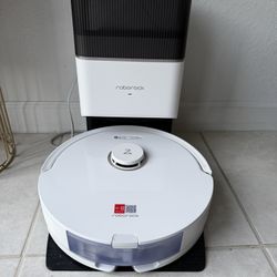 Roborock - Q8 Max+ Robot Vacuum and Mop Cleaner-Self Empty Dock