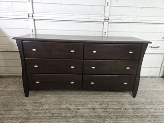 6-Drawer Dresser, Good Conditions 👍, Brown Color, Measurement: W 62" × D 18.5" × H 31"