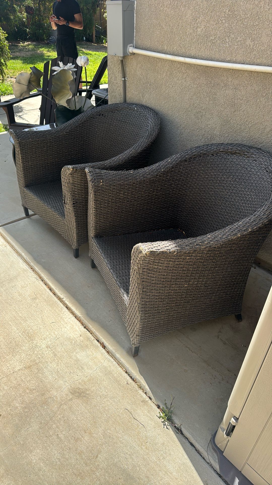 Free Chairs And Table 