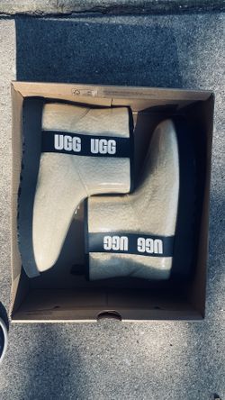 UGG (Size 8 Women)