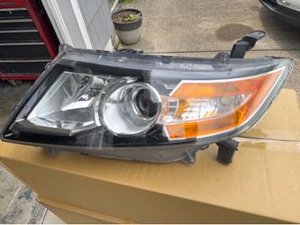 2015 Honda Odyssey driver side headlight excellent condition
