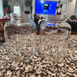 Mason jar beverage dispenser