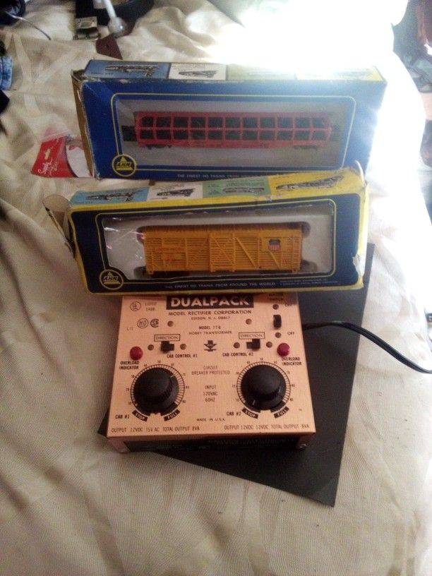 Dualpack Controller With two Cuboses For Toy Train