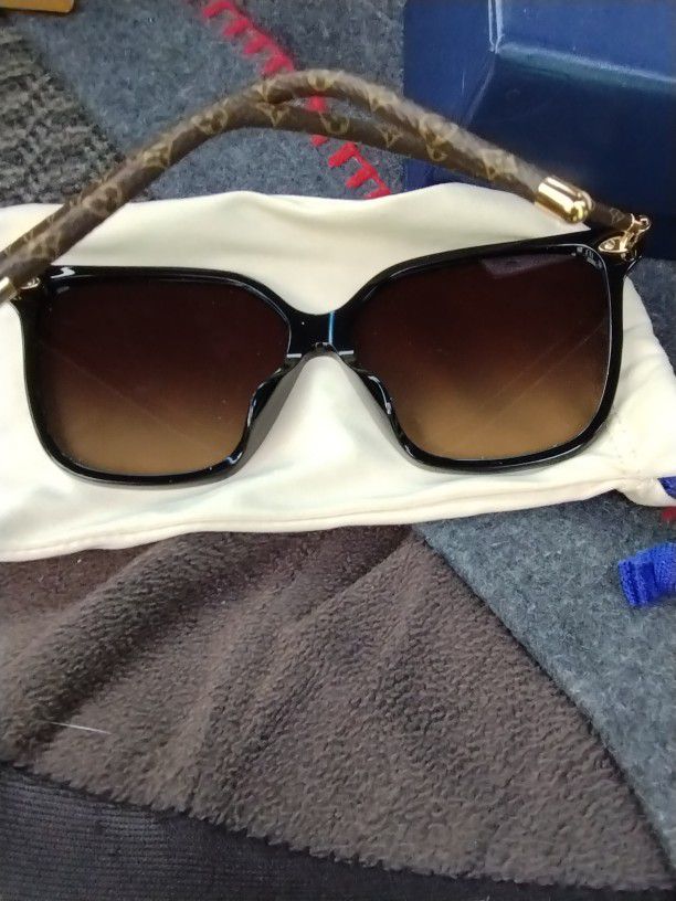 AUTHENTIC LOUIS VUITTON SUNGLASSES for Sale in Hayward, CA - OfferUp