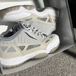 Air Jordan 11 Low Ie Size 9.5