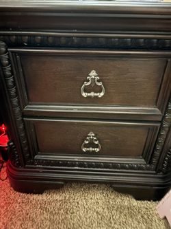 Queen Size Bed With 2 Night Stands