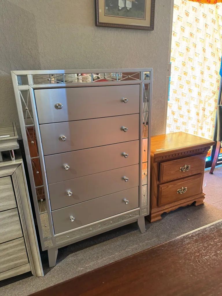 Mirror Dresser Chest 