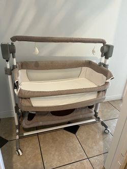 Bassinet **NEEDS BASE FOR UNDER BED**