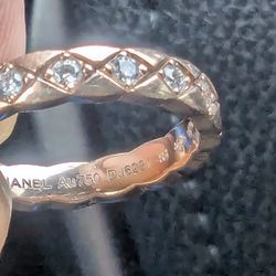 coco chanel crush ring - quilted motifi- mini version  18k gold with diamonds 