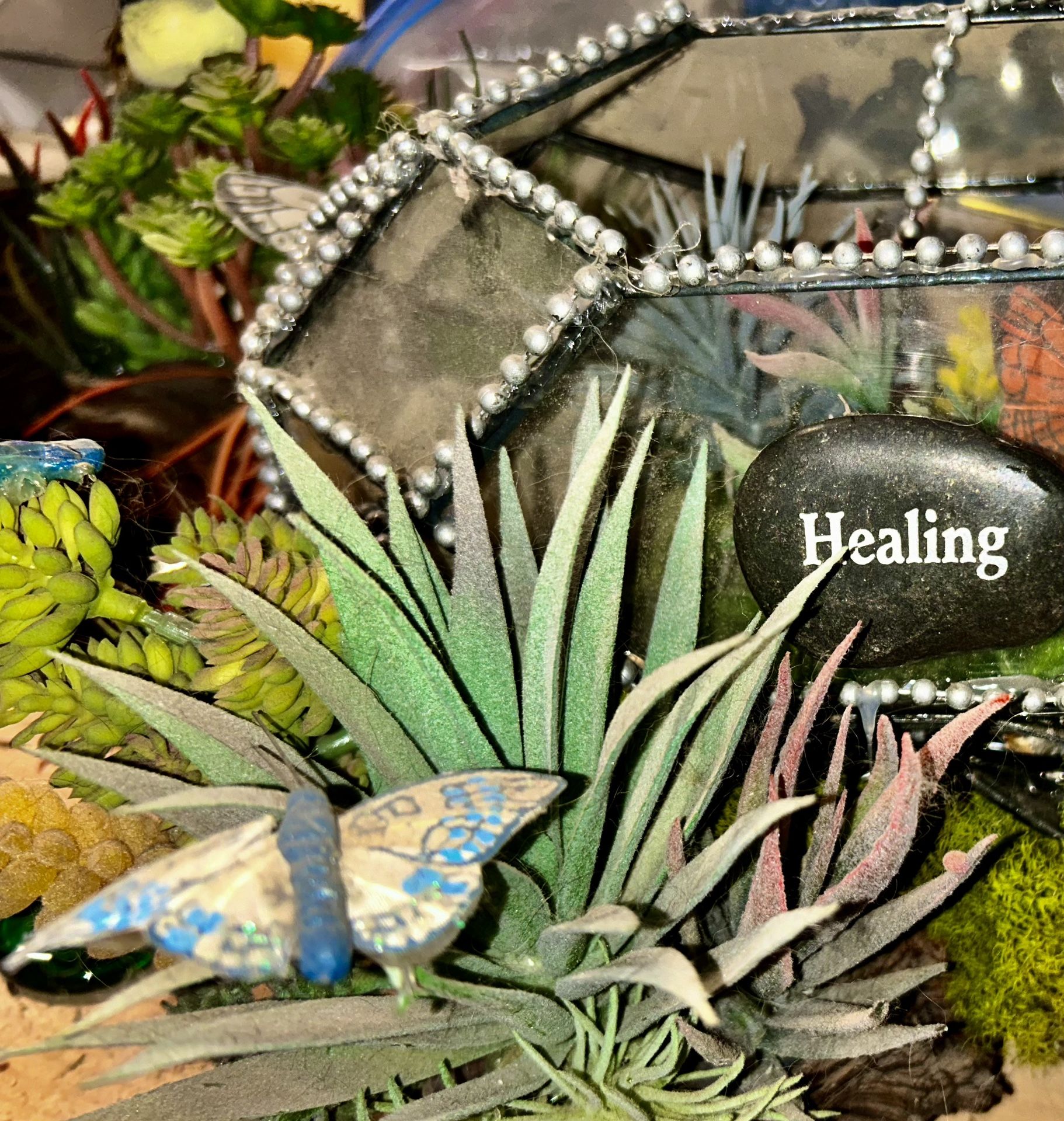 HANDCRAFTED TERRARIUMS MADE WITH MATERIALS FROM ALL OVER THE WORLD TO ENSURE THEY ARE LIFELONG TREASURES!