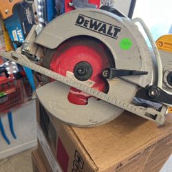 Dewalt Dws535b 71/4” Worm Drive Circular Saw
