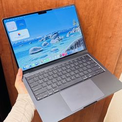 Like new Apple Macbook Air 13 inch 2025 M4 Chip 16gb Ram 256gb SSD 