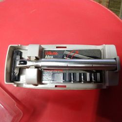 Vintage 1977 Gillette Atra All Metal Handle Razor Date Code  X-3