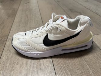 Nike Air Max Dawn Low-Top Sneaker