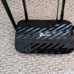 TP-LINK AC1200 Wireless Router 