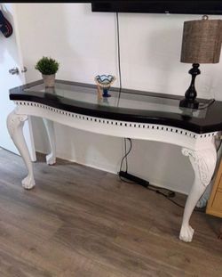 **Beautiful Solid Wood Entry table*** Large solid wood HEAVY console distressed white and black. YOU NEED 2 ADULTS TO MOVE IT. See pictures for measur