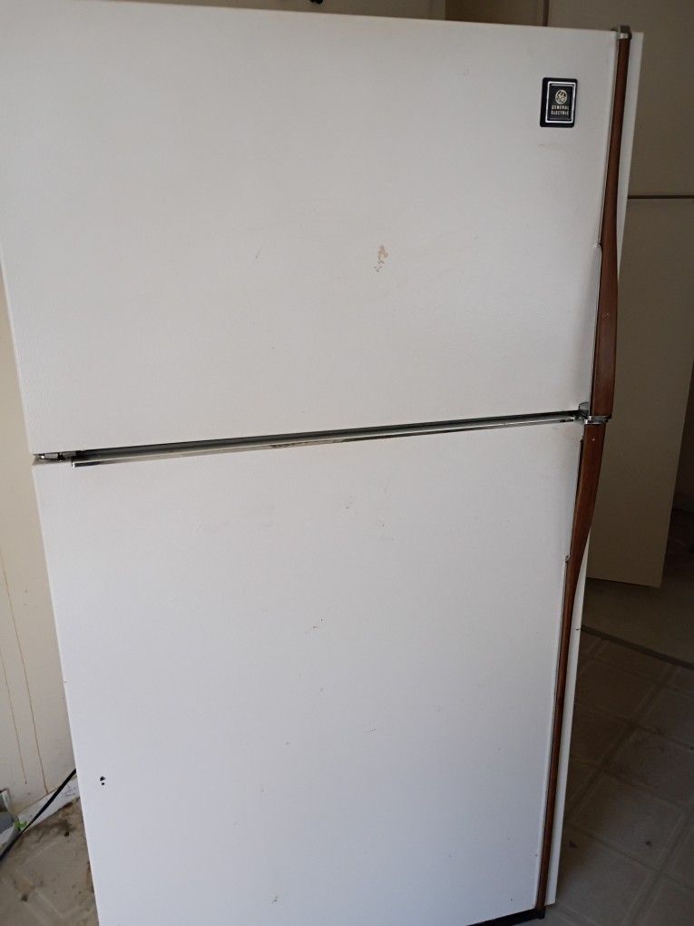 GE Refrigerator