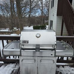 Weber Outdoor Grill W/Side Burner Includes Gas Propane Tank