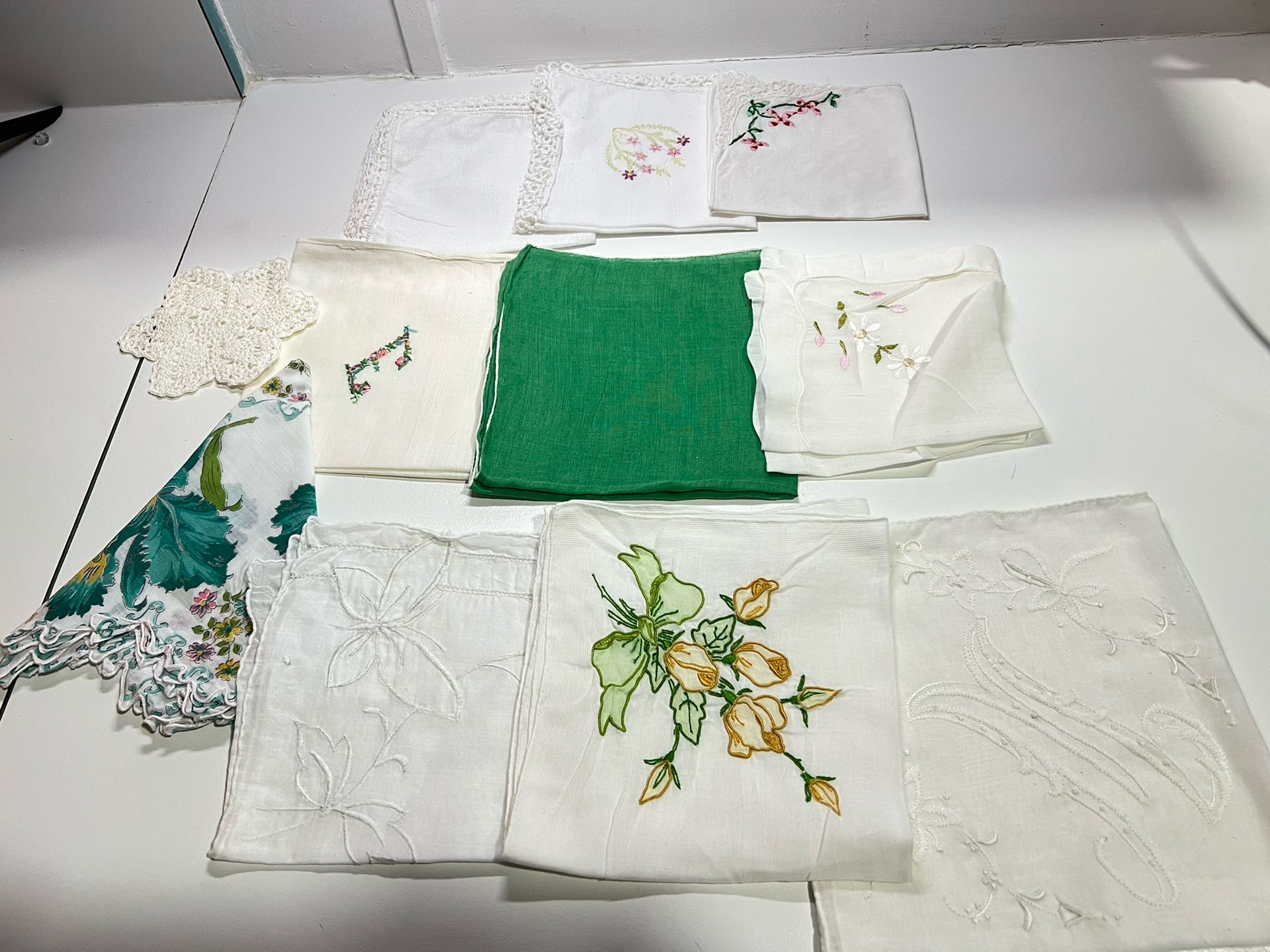 handkerchiefs Lot of 11 vintage linen lace embroidered handkerchiefs hankies white