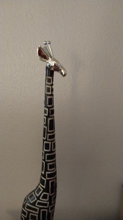 Unique Giraffe Statue