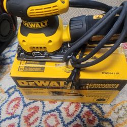 2.3 Amp 1/4 Sheet Sander