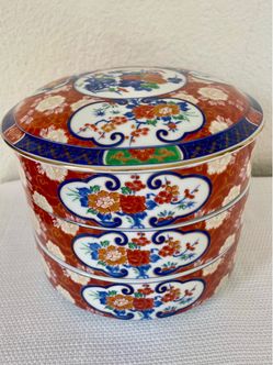 Vintage Japanese Imari Porcelain 3-Tier Stacking Jubako Bento Box with Lid