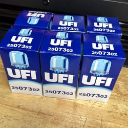 Jaguar Land Rover Engine Oil Filter - UFI C2D3670