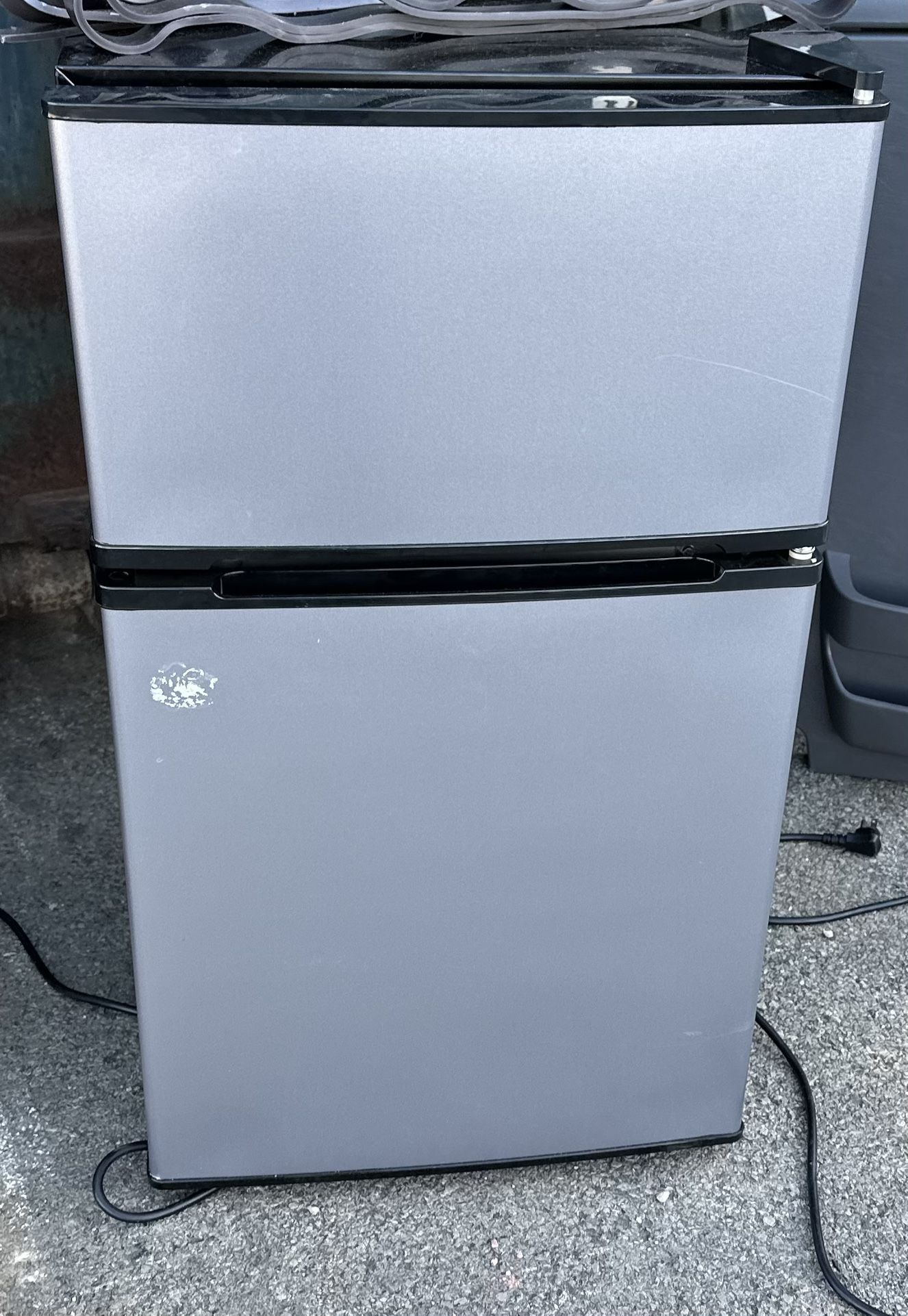 Mini fridge