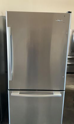 Like New Whirlpool Refrigerator - GREAT condition!