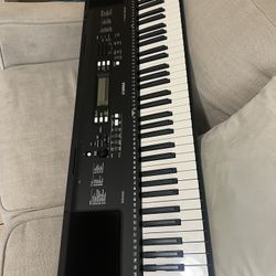 Yamaha Keyboard With Stand