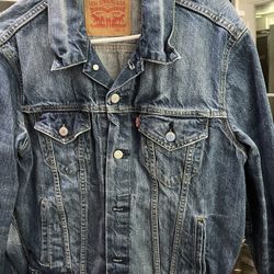 Levi Jacket Size Small 
