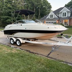 Regal Deckboat 