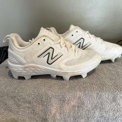 New Balance Fresh Foam Velo V3 Molded Cleats - Size 8