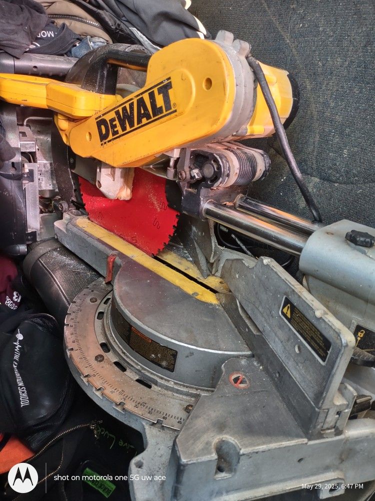 DeWalt 718 Saw Double Bevel Heavy Duty
