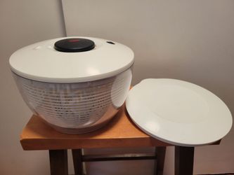 OXO salad spinner