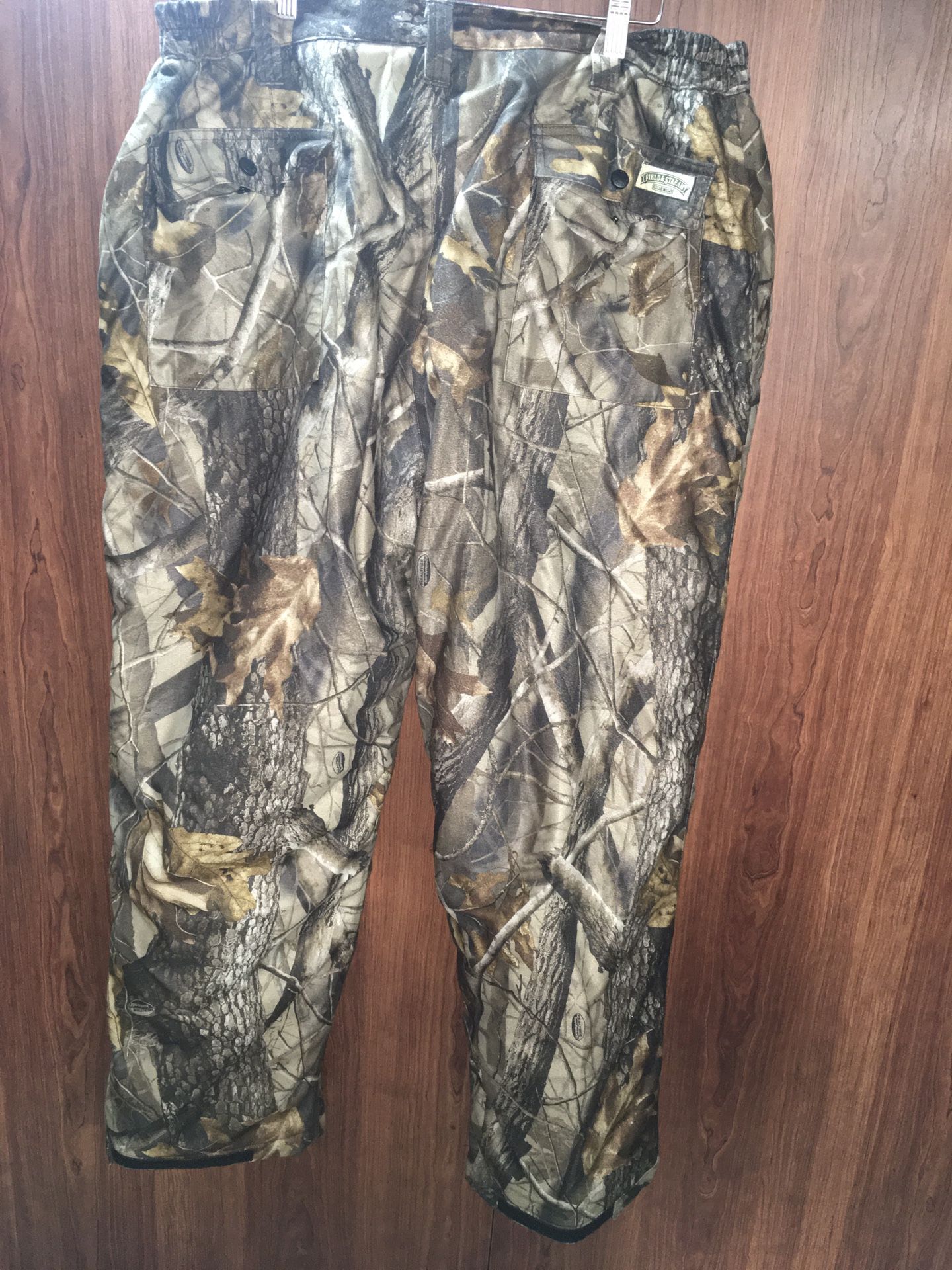 Field & Stream Men's XL Waterproof Cargo Hunting Pants Realtree Hardwood Camo. Condition is "Pre-owned". 30" in seem. No rips, tears, stains.