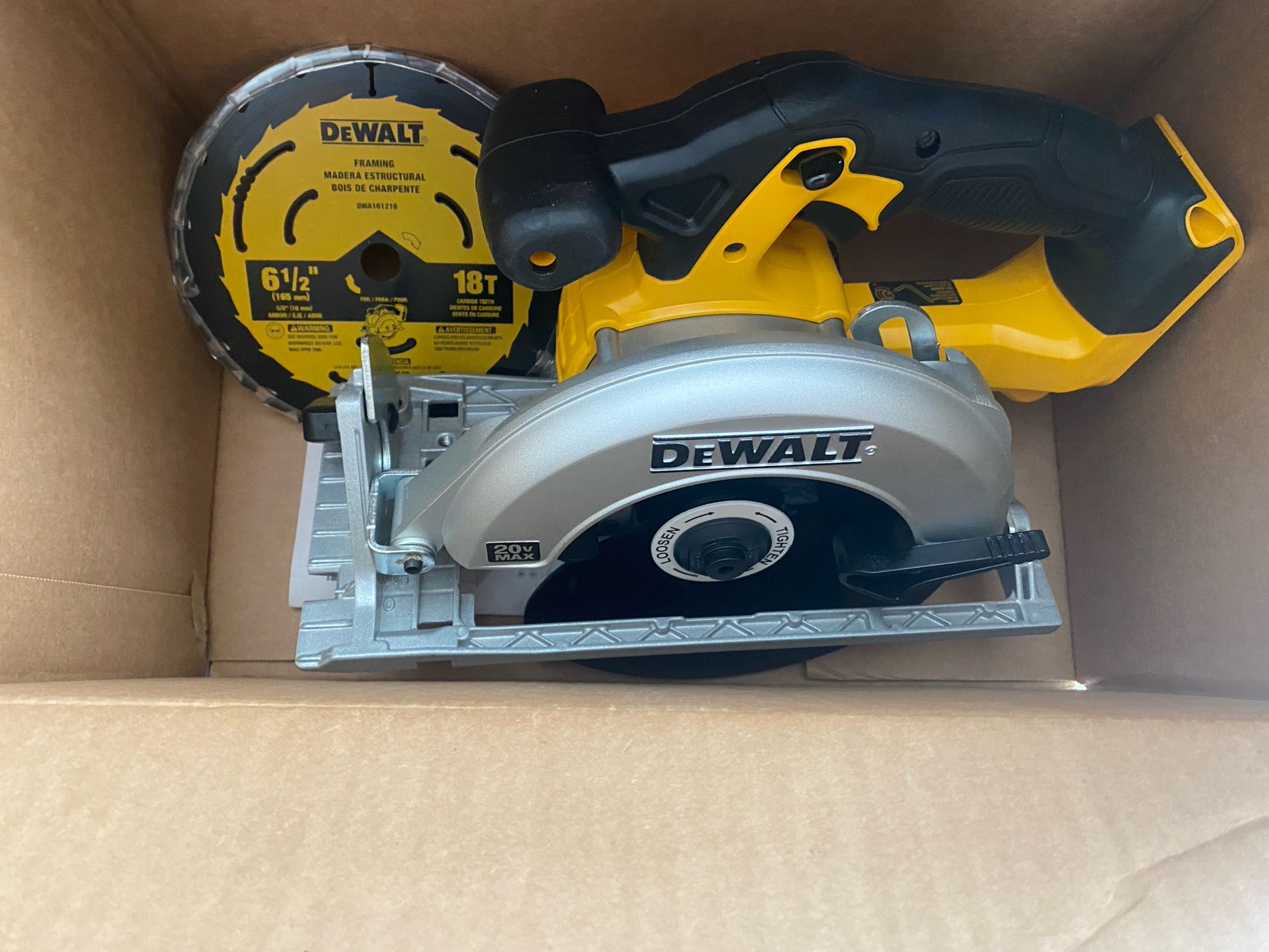 DEWALT CIRCULAR SAW 6-1/2 👍20V MAX NEW IN BOX TOOL ONLY 6-1/2 NEW $100 FIRM