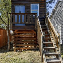 Treehouse / Playhouse - Perfect For Christmas!