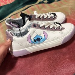 Women’s Size 10 Stitch Shoes