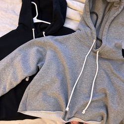 2 Pullover Cropped Hooded Sweatshirts