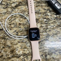 Apple Watch 5 W/ Charger