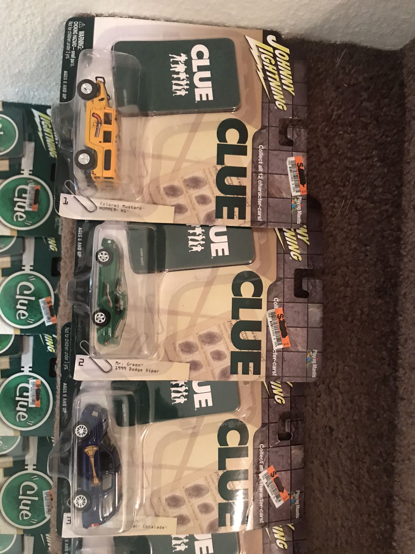 2004-(Clue w/ game cards) 13 Johnny Lightening 1:64 cars